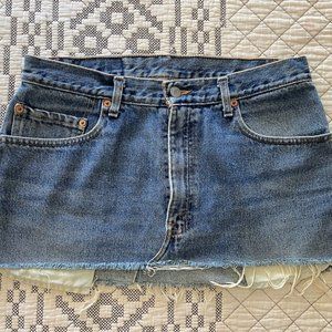 Levis low rise relaxed skirt